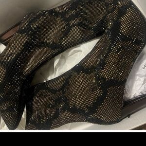 Chic Black and Gold Patterned Heels